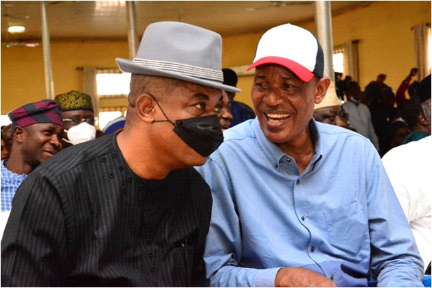 From left: Chieftains of the All Progressives Congress, APC, Mr Isaacs Kekemeke, discussing with Chief Olusola Oke, at the party's stakeholders meeting in Akure at the weekend                             Photo: Peter Oluwadare