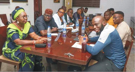 Wife of Ondo State Governor, Mrs Betty Anyanwu-Akeredolu (L), Commissioner for Health, Dr Banji Ajaka Awolowo (2ndL), Director-General, Ondo State Performance and Project Monitoring Implementation Unit (PPIMU),  Babajide Akeredolu (R) and others, during a meeting with stakeholders involved in the execution of the proposed Cancer Centre in the state