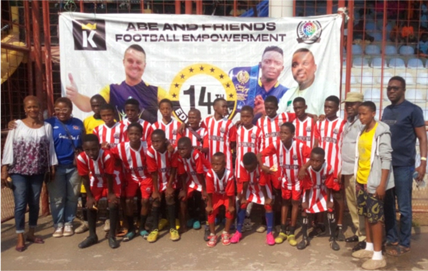 Sunshine Stars captain Sunday Abe has charged upcoming football stars in Ondo State and beyond to combine education with their careers. 
He said the aims and objectives of Abe and Friends foundation was to organize a competition match for U -12 player in the state was to raise future football players in the state and in its environ to stardom.
The Sunshine Stars skipper said the foundation is also encouraging the young players to combine education with football to enable them has some things to fall back on when they retired.
He added that the criteria for participate in the U- 12 football competition was for the underage players to present their academy report card to the organization before they could be allowed to be part of the competition.
Abe stated this at the end of the 14th edition of Abe and Friends football reunion held at the Ondo State Sports complex, Akure the state capital.
He disclosed that the outstanding players among the U-12 players would be recommended for Nigeria national U 15 team.
He said: We have been doing this in the last 14years , but I can tell you that this year's event is exceptionally different in term of organisation and the fans turn out .
"We will keep improving on our efforts and in no distant time, the results will be manifesting when the kids from Ondo State will be donning the national colour. 
"We urge our supporters to keep faith with us that we will not disappoint them and the new year will be better in all ramifications."
Cash prizes were presented to the highest goal scorer, MVP and others.
Ex- International fixtured in the ceremonial match include : 2013 African Cup winner, Cup winner, Geoffrey Oboabana, Tunde Adeniji, Franklin Sasere among others.