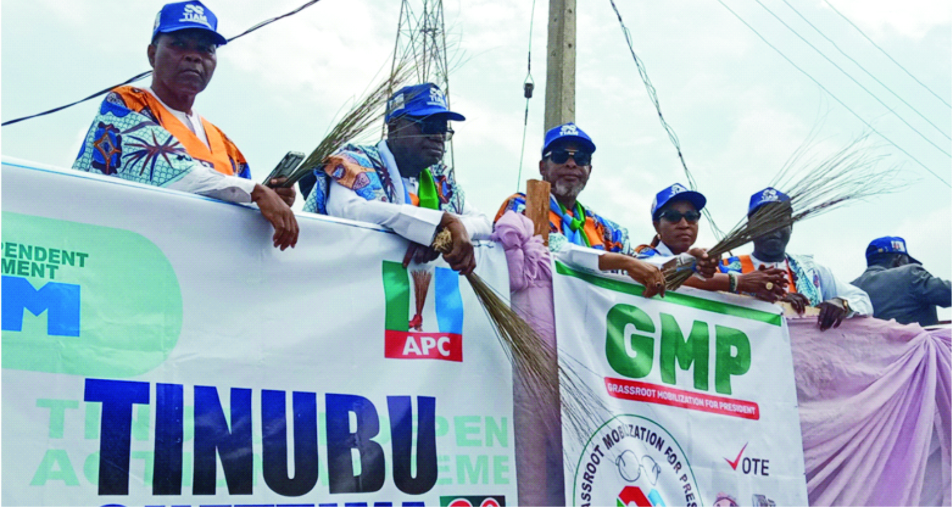 From left: members of Tinubu Independent Action Movement, Demola Ijabiyi, Minister of state for Niger-Delta Affairs, Senator Tayo Alasoadura, Deputy Senate Majority leader, Senator Ajayi Boroffice and other members of  the group addressing members of the APC during the campaign rally in Akure