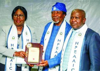 From left: Wife of Ondo State Governor, Mrs Betty Anyanwu-Akeredolu, receiving the distinguished Alumni and Meritorious award from President of Ibadan College of Medicine Alumni Association, Prof. Dipo Otolorin and President of HPEAAICM, Dr. Bright Orji, during the presentation of the award by the Health Promotion and Education Alumni Association, Ibadan College of Medicine (HPEAAICM) in Ibadan