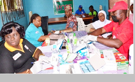Research Officer, Ondo State Agency for the Control of AIDS, ODSACA, Mrs Adegbulu Adebukola (2ndL), carrying out a test on the Administrative Manager, Owena Press Limited, Mr Kole Akinjeji (M), and Mrs Fatima Muraina (2ndR), during the exercise …yesterday