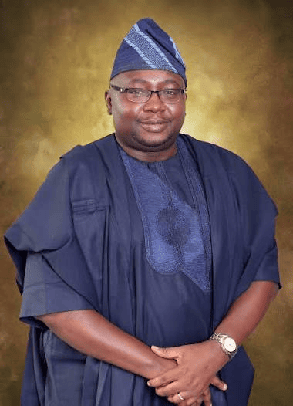 Ex-power minister, Adelabu denies defection rumour, affirms loyalty to APC